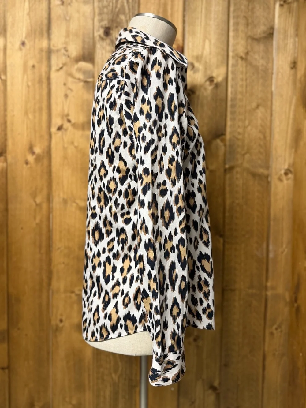 Chico’s 0 Small Leopard Print No Iron 100% Cotton Long Sleeve  Button Down Shirt - Picture 3 of 8